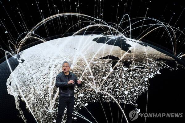 ▲젠슨 황 엔비디아 최고경영자(CEO)는 28일(현지시간) 워싱턴DC 월터 E. 워싱턴 컨벤션센터에서 열린 개발자행사(GTC) 기조 발표를 통해 "에너지부가 엔비디아와 협력해 새로운 AI 슈퍼컴퓨터 7대를 구축하기로 했다"고 밝혔다. 연합뉴스