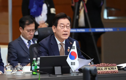 이재명 대통령이 27일 말레이시아 쿠알라룸푸르 컨벤션센터에서 열린 아세안+3 정상회의에서 발언하고 있다. [사진 = 연합뉴스]