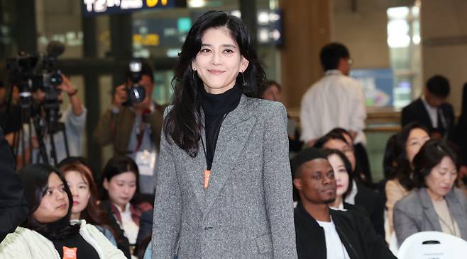 23일 인천국제공항 제1여객터미널 밀레니엄홀에서 열린 2025 환영주간 개막행사에서 이부진 한국방문의해위원회 위원장이 환영사를 위해 이동하고있다. [연합뉴스]