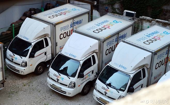 서울 중구의 한 주차장에 쿠팡 배달 차량이 주차돼 있다. /사진제공=뉴스1