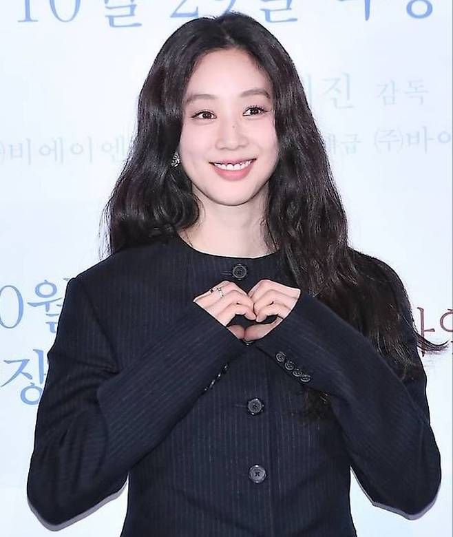 [서울=뉴시스] 배우 정려원. (사진=정려원 인스타그램 캡처) 2025.10.28. photo@newsis.com *재판매 및 DB 금지