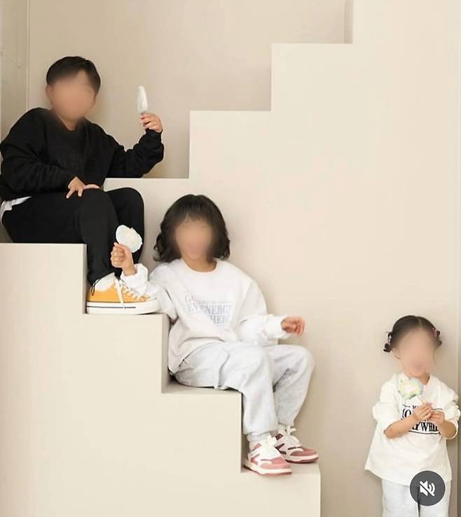 [서울=뉴시스] 배우 신현준이 아들·딸의 사진을 공개했다. (사진=신현준 인스타그램 캡처) 2025.10.29. photo@newsis.com *재판매 및 DB 금지