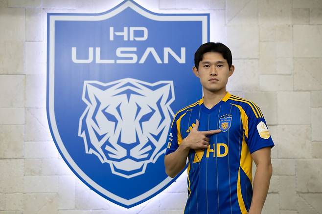 이동경은 28일 김천에서 전역한 뒤 곧장&nbsp;울산 클럽하우스로 복귀했다. 그는 울산 구단 인터뷰에서 “1년 6개월 군 복무 기간 동안 뜻깊은 시간을 보냈다. 이제 울산의 성적을 위해 최선을 다하겠다”며 복귀 소감을 밝혔다. 사진제공｜울산 HD