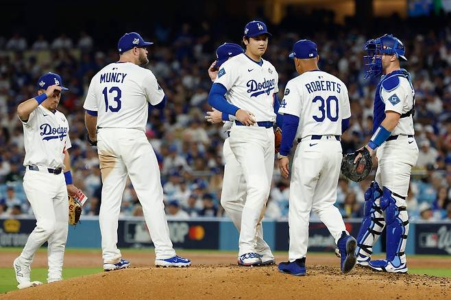 마운드를 내려오는 오타니 쇼헤이. 로스앤젤레스 | AFP연합뉴스