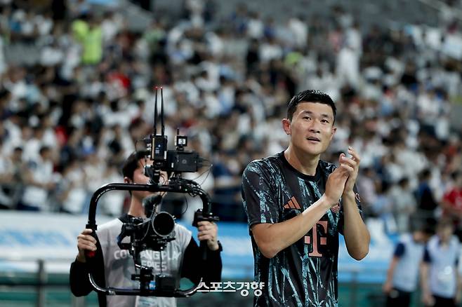 독일 프로축구 분데스리가 바이에른 뮌헨 김민재가 3일 서울상암월드컵 경기장에서 2024쿠팡플레이시리즈 잉글랜드 프로축구 프리미어리그(EPL) 토트넘 훗스퍼와의 경기를 마치고 인사하고 있다. 문재원 기자