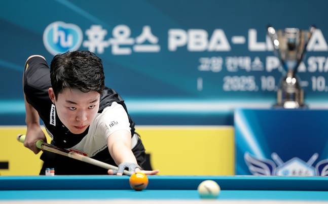 김영원이 결승전에서 스트로크를 준비하고 있다. /사진=PBA 투어 제공