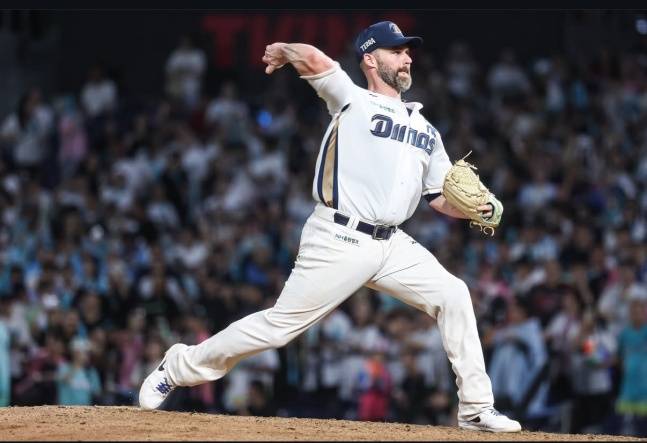 NC 맷 데이비슨이 8월 24일 창원 롯데전 9회초 등판해 역투하고 있다. /사진=NC 다이노스 공식 SNS 갈무리