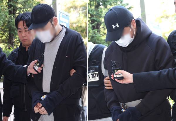 인천 아파트 지하 주차장에서 유명 유튜버를 납치하고 살해하려 한 남성 2명이 29일 인천 미추홀구 인천지방법원에서 열린 구속 전 피의자 심문(영장실질심사)에 출석하고 있다. [사진=연합뉴스]