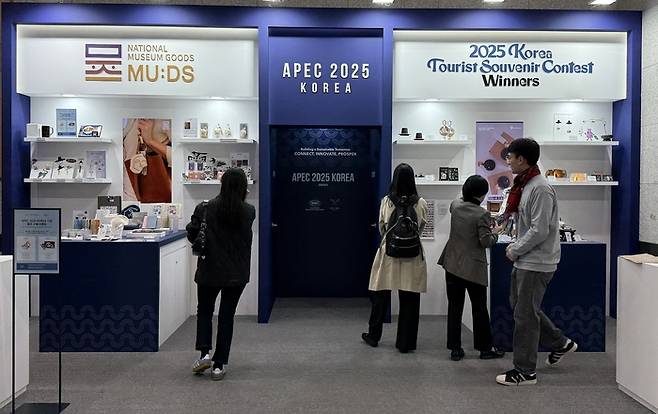 30일 오전 10시쯤 찾은 경주역사네 2025 APEC 팝업스토어. 구경모기자