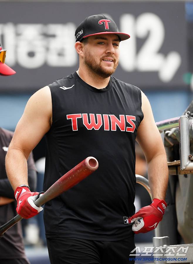 26일 잠실구장에서 열린 한국시리즈 1차전 LG 트윈스와 한화 이글스의 경기. LG 오스틴이 타격 훈련을 하고 있다. 잠실=박재만 기자 pjm@sportschosun.com/2025.10.26/