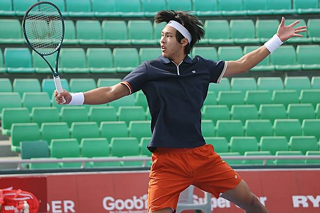 193cm의 장신인 저우이는 공격적인 네트 플레이에도 강점이 있다. 서울오픈조직위