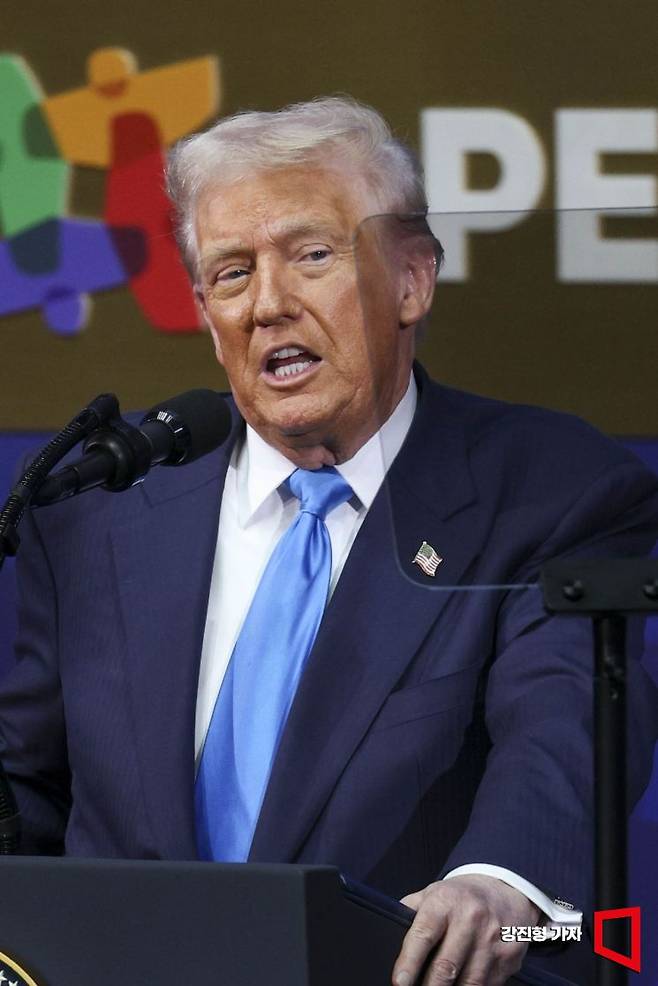 도널드 트럼프 미국 대통령이 29일 경북 경주 예술의전당에서 열린 '2025 아시아태평양경제협력체 최고경영자 서밋(APEC CEO SUMMIT)'에 참석해 정상 특별연설 하고 있다. 2025.10.29 강진형 기자