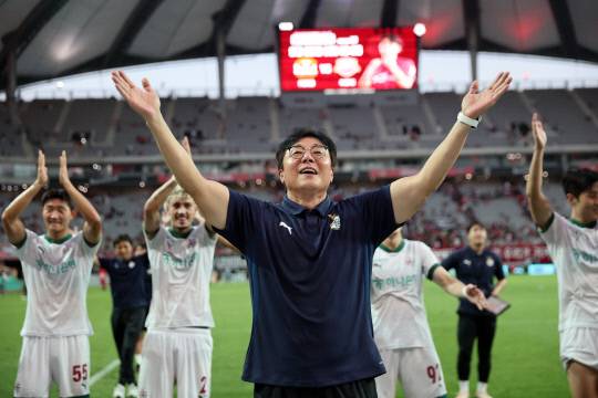 황선홍 감독. 대전하나시티즌 제공