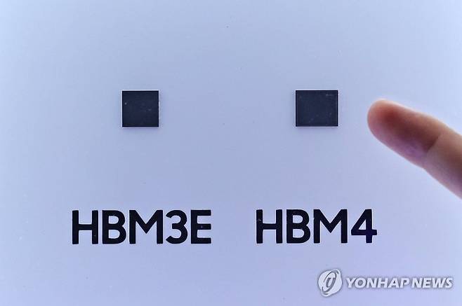 삼성전자의 HBM4 실물. 연합뉴스