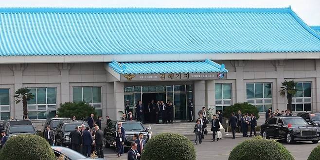 30일 미·중 정상회담이 열린 부산 김해국제공항 공군기지 접견실인 나래마루. 연합뉴스