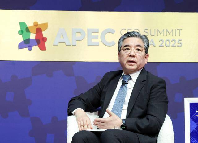 장재훈 현대차그룹 부회장이 30일 경북 경주시 예술의전당에서 열린 APEC CEO 서밋에서 '수소, 모빌리티를 넘어 모두를 위한 차세대 에너지' 세션에 참석해 토론하고 있다. 뉴스1
