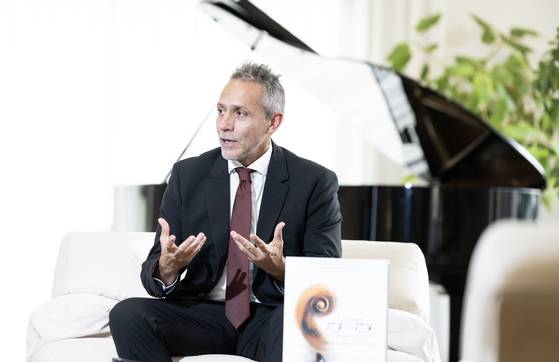 안드레아 비르질리오 크레모나 시장이 30일 중앙일보와 인터뷰를 하고 있다. 권혁재 사진전문기자