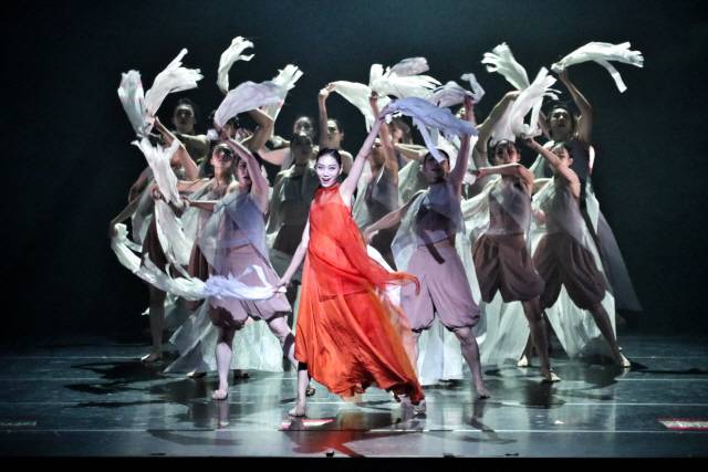 ▲ 지난해 강릉아트센터에서 열린 강원도립무용단의  ‘오르페우스’ 공연 모습.