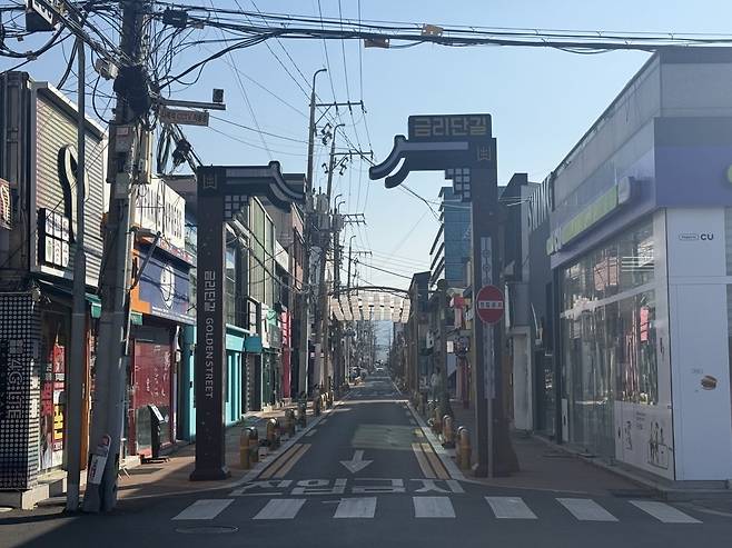30일 오전 10시께 찾은 경주 노동동 금리단길 일대. 간혹 지나다니는 주민을 제외하면 텅 빈 모습이다./사진=김유진 기자