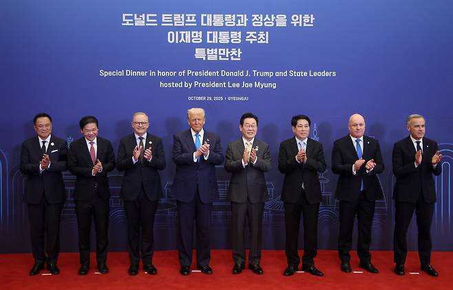Korean President Lee Jae Myung, center right, poses for a commemorative photo during a special dinner for APEC leaders in Gyeongju, North Gyeongsang, on Oct. 29. From left, Thailand's Prime Minister Anutin Charnvirakul, Singapore's Prime Minister Lawrence Wong, Australian Prime Minister Anthony Albanese, U.S. President Donald Trump, Lee, Vietnam's President Luong Cuong, New Zealand Prime Minister Christopher Luxon and Canadian Prime Minister Mark Carney. [JOINT PRESS CORPS]