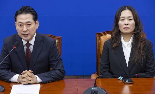 장동혁 국민의힘 대표가 30일 서울 여의도 국회에서 열린 12.29 여객기 참사 유가족협의회 면담에서 발언하고 있다. 연합뉴스