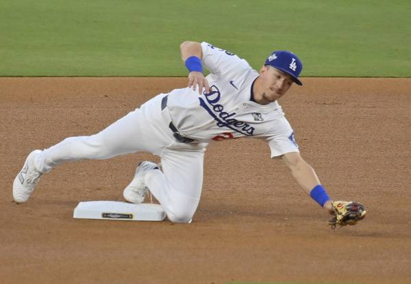 3회초 수비에서는 유격수 무키 벳츠의 악송구로 병살 기회를 놓쳤다. 사진= UPI= 연합뉴스 제공