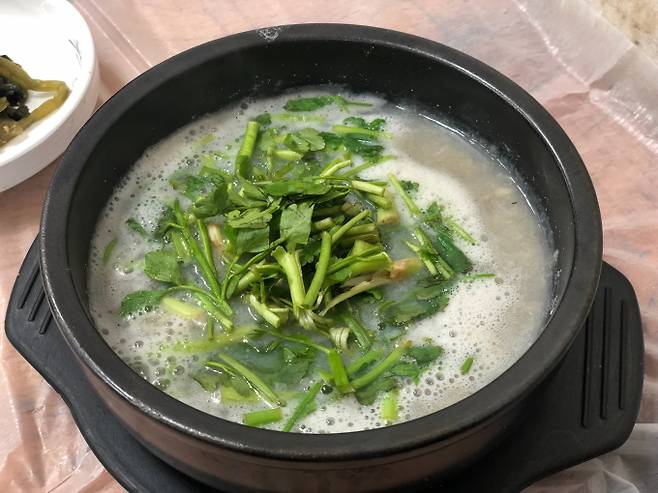 조선쫄복탕의 대표 메뉴 쫄복탕은 1인분씩 제공된다. /사진=다이어리알