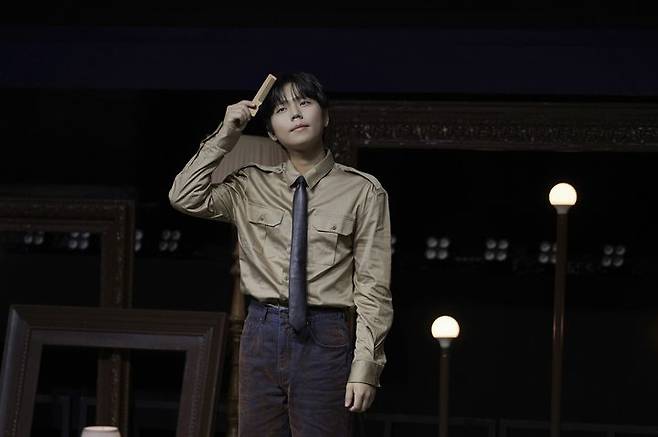 [서울=뉴시스] 가수 정승환이 30일 서울 서대문구 예스24 원더로크홀에서 열린 새 정규 앨범 '사랑이라 불린' 발매 기념 쇼케이스에서 포즈를 취하고 있다. (사진=안테나 제공) 2025.10.30. photo@newsis.com *재판매 및 DB 금지