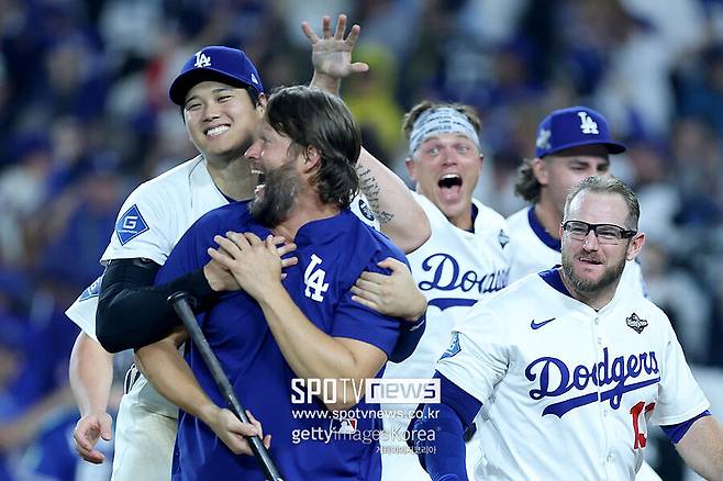 ▲ 커쇼는 이제 토론토 원정길에 떠나 동료들과 월드시리즈 우승 반지에 도전한다