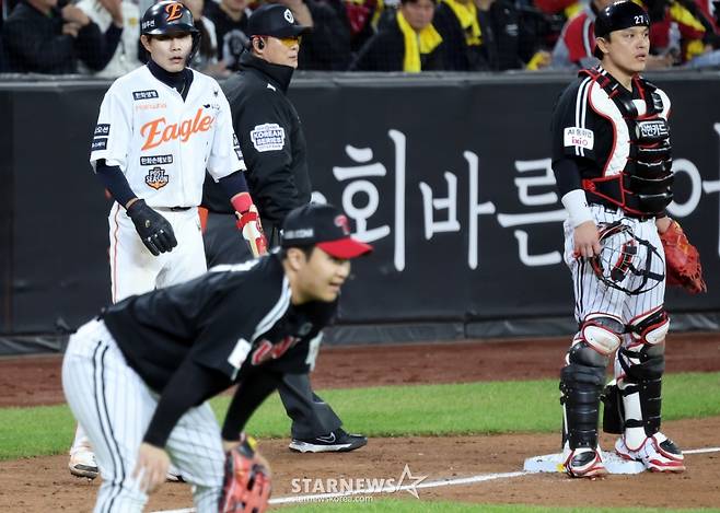 [한번에쓱]추가실점 빌미가 된 '7회말 실책' 문보경