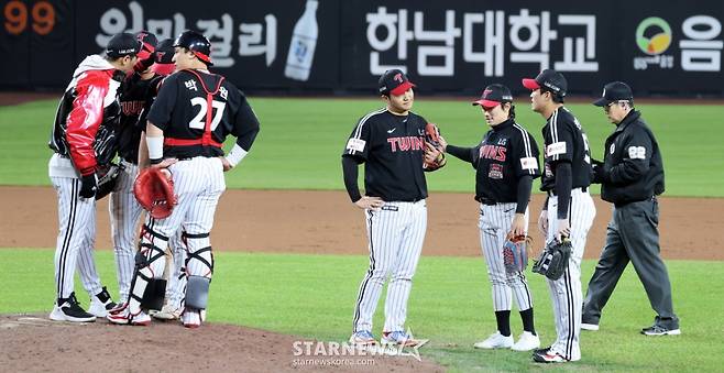 [한번에쓱]추가실점 빌미가 된 '7회말 실책' 문보경