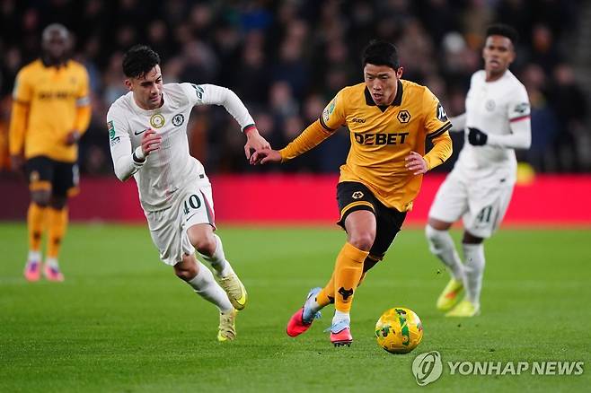 첼시와의 카라바오컵 4라운드에 출전한 황희찬(오른쪽) [Bradley Collyer/PA via AP=연합뉴스]