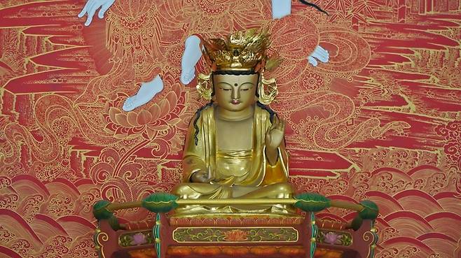 조선 후기 제작된 청련사 관음보살좌상. 경기도 유형문화유산으로 지정됐다. 유승혜