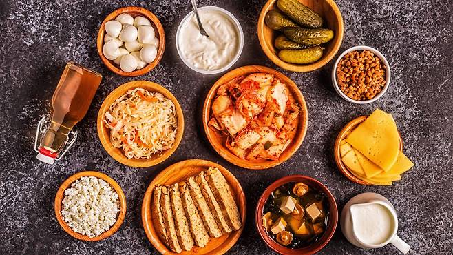 요거트 외에도 프로바이오틱스를 풍부하게 섭취할 수 있는 음식들이 있다｜출처: 게이티이미지뱅크