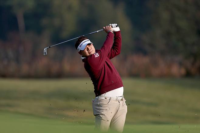 이승택이 31일 열린 KPGA 투어 렉서스 마스터즈 2라운드에서 샷을 하고 있다.