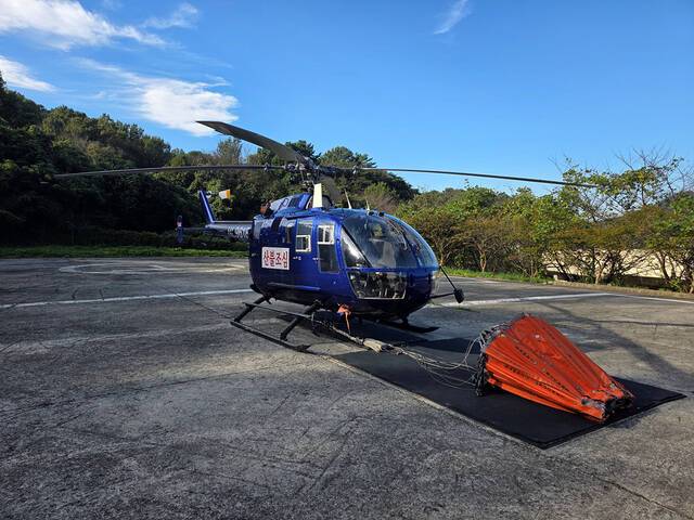 여수시에 배치된 산불 방지 임차 헬기. /여수시