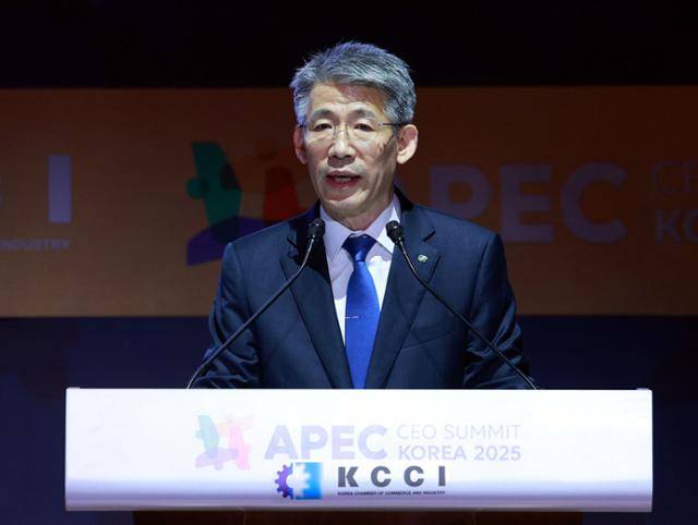 조석진 한국수력원자력 기술부사장이 31일 경북 경주예술의전당에서 열린 아시아태평양경제협력체(APEC) 최고경영자(CEO) 서밋에서 'AI 시대 에너지 수요 증가와 지속가능 미래 차세대 원자력의 역할'를 주제로 발언하고 있다. 공동취재