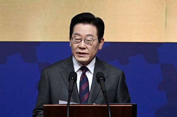 이재명 대통령이 지난 29일 경북 경주예술의전당에서 열린 'APEC CEO(최고경영자) 서밋' 개회식에서 특별연설을 하고 있다. [공동취재] [사진=연합뉴스]