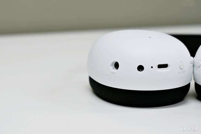 ▲ 마이크 단자 또한 매립형으로 설계하여 안정성을 더욱 높였다