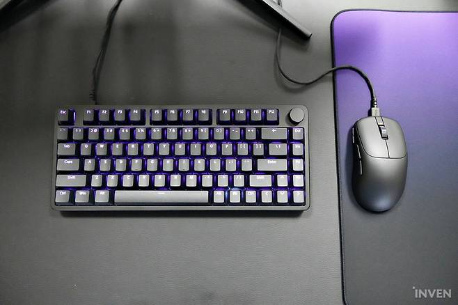 ▲ 배틀로얄 장르의 '배틀그라운드'를 즐기기 위해 고감도 지향의 Mat-D를 사용해 본 모습