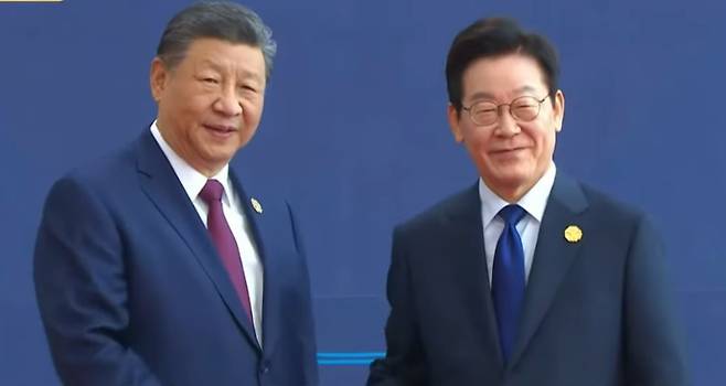 이재명 대통령(오른쪽)과 시진핑 중국 주석 (SBS 화면 갈무리)
