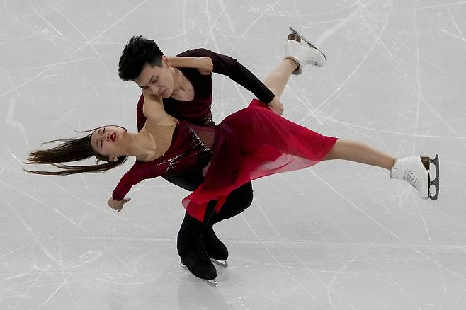 중국의 런쥔페이와 싱자닝. [AP=연합뉴스]