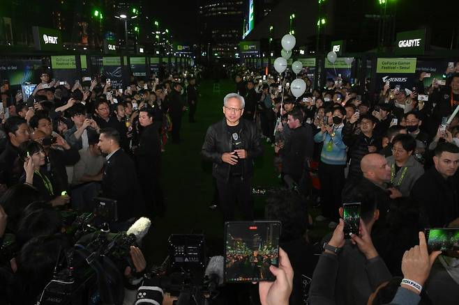 Nvidia CEO Jensen Huang talks to attendees during the 25th-anniversary event for the launch of Nvidia’s GeForce graphics cards in South Korea, held at COEX in Gangnam, Seoul, on Thursday.  (Yonhap)