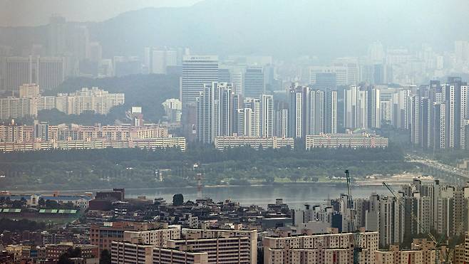 Apartment complexes in Seoul’s Gangnam District are seen from Namsan in July. [NEWS1]
