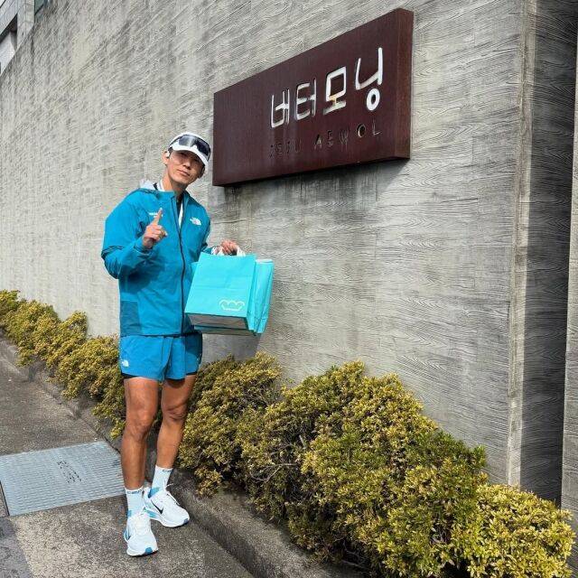 가수 션이 또 한 번 몰래 기부런을 뛰었다. / 션 인스타그램