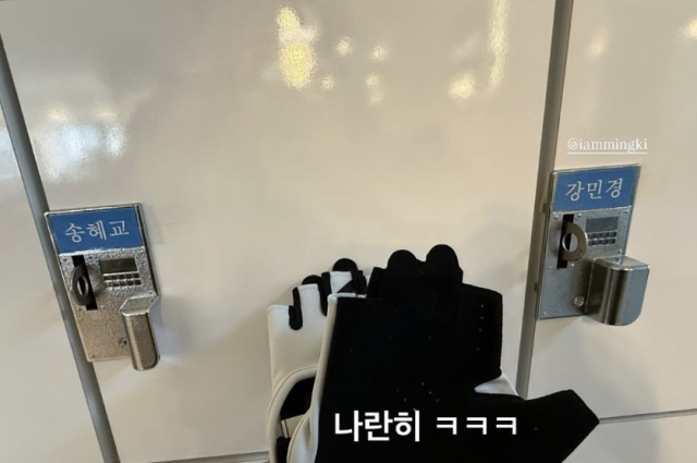 송혜교과 강민경과의 우정을 자랑했다. / 송혜교 인스타그램