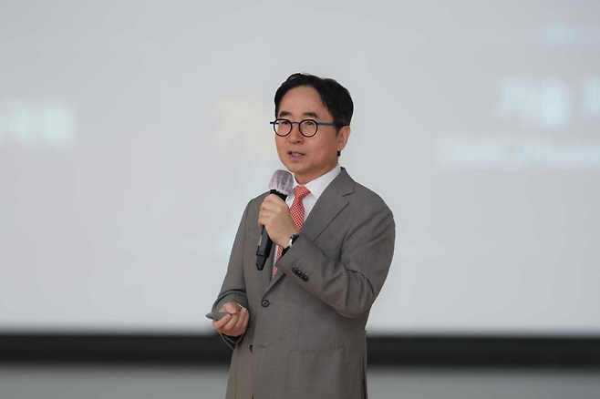 장덕현 삼성전기 사장이 창립기념식에서 기념사를 하고 있다. [삼성전기 제공]