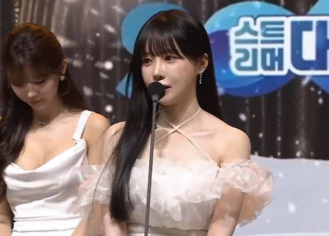 SOOP에서 2024년 개최한 스트리머 대상에서 한 BJ가 수상소감을 발표하고 있다. [유튜브 갈무리]