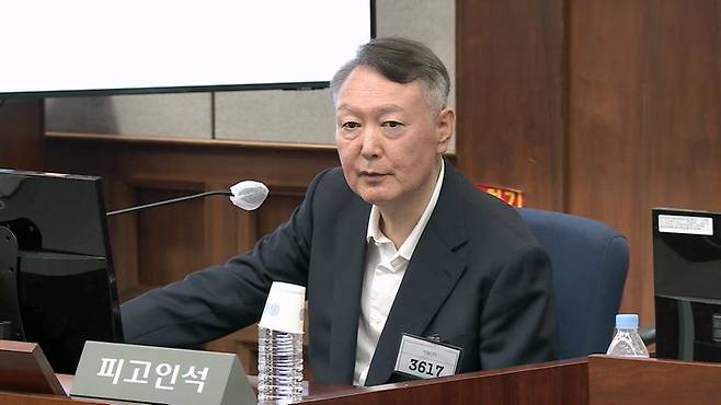 [서울=뉴시스] 정병혁 기자 =  윤석열 전 대통령이 지난달 26일 서울 서초구 서울중앙지방법원에서 열린 윤석열 전 대통령에 대한 '특수공무 집행 방해, 직권남용 권리행사 방해 혐의' 재판에서 발언하고 있다. (사진=서울중앙지방법원 제공 영상 캡처) 2025.09.26. photo@newsis.com *재판매 및 DB 금지