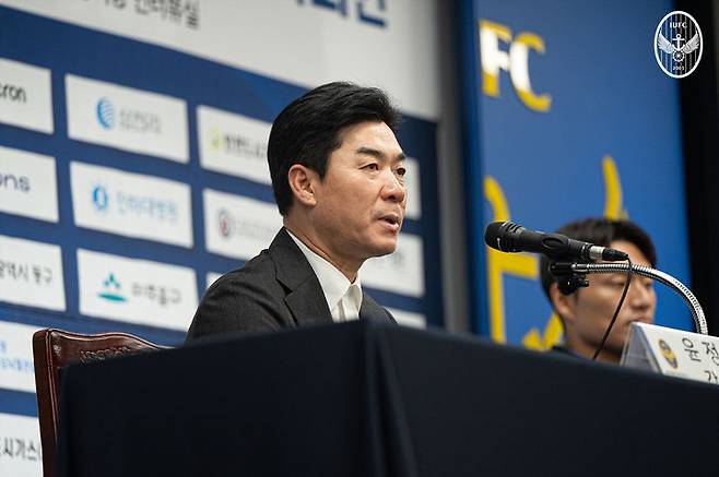 [서울=뉴시스] 프로축구 K리그2 인천유나이티드의 윤정환 감독. (사진=인천유나이티드 제공) *재판매 및 DB 금지